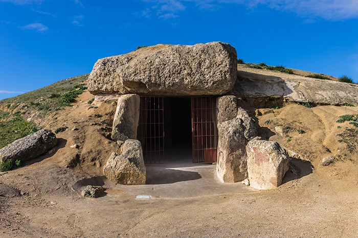 Acceso principal al dolmen vista central