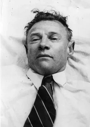 Fotografía policial del hombre hallado muerto en Somerton Beach, Adelaida, el 1 de diciembre de 1948.