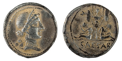 Denario de Julio Cesar con trofeo militar.