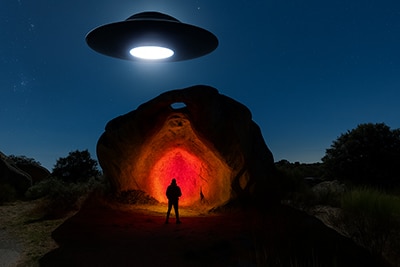 Representación simbólica del contacto y la espiritualidad vividos durante la Operación OVNI en Los Barruecos.