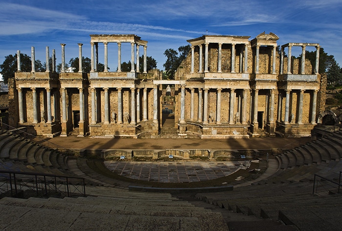Teatro romano de Mérida a primera hora de la mañana.
