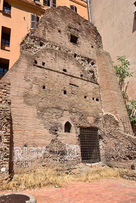 Restos del cuartel de la séptima cohorte de los vigiles en el barrio del Trastevere, Roma